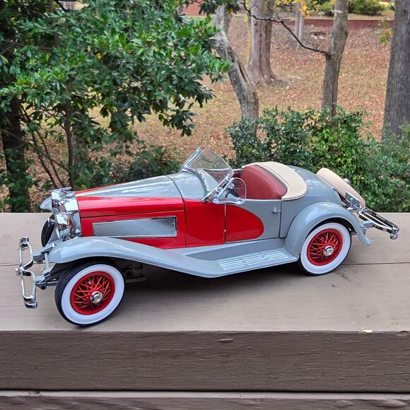 Model Car 1935 Duesenberg SSJ Danbury Mint Collectible Red Gray Roadster - Picture 1 of 8
